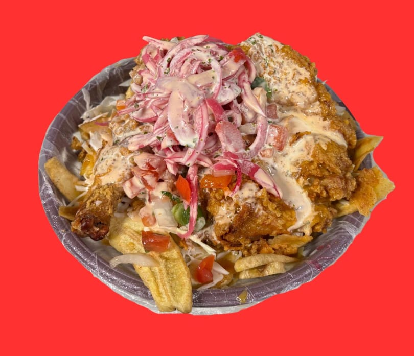 Honduran fried chicken with plantains, cabbage, pico de gallo, and creamy sauce, topped with pickled red onions.
